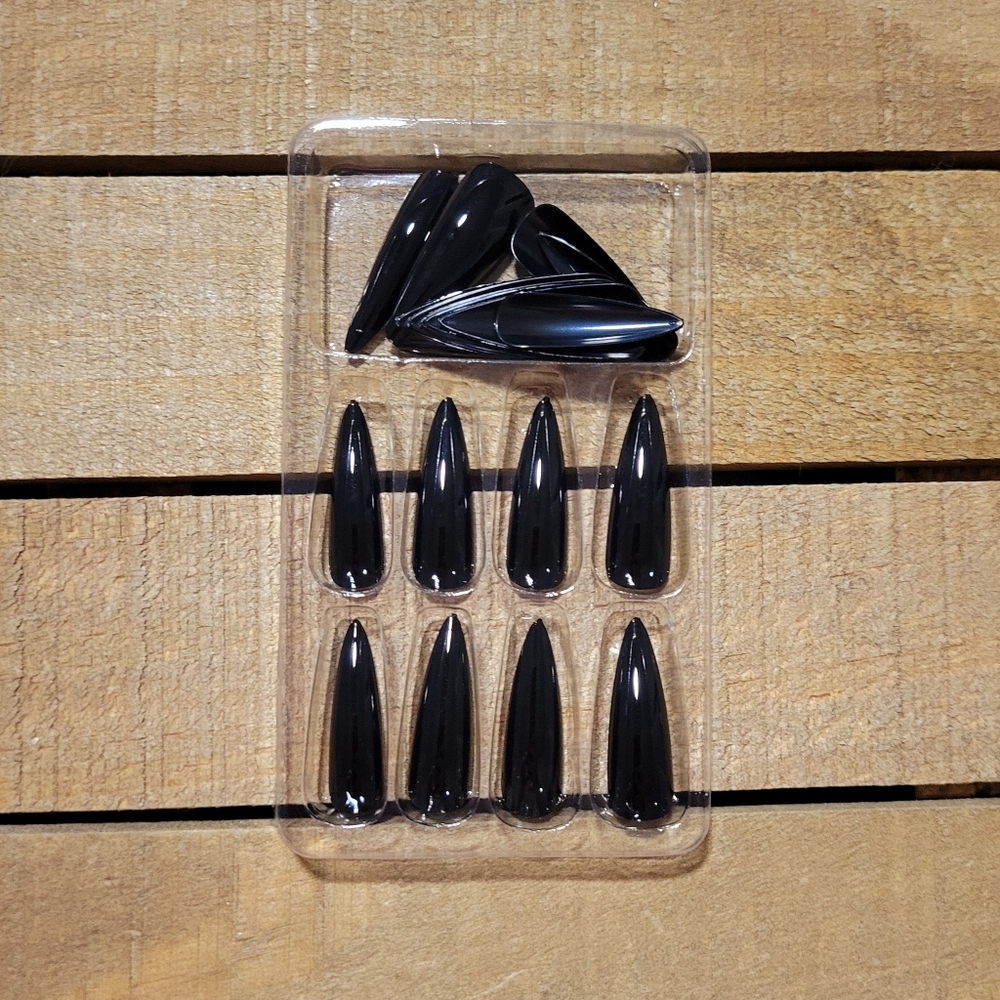 Boutique Press On Nails